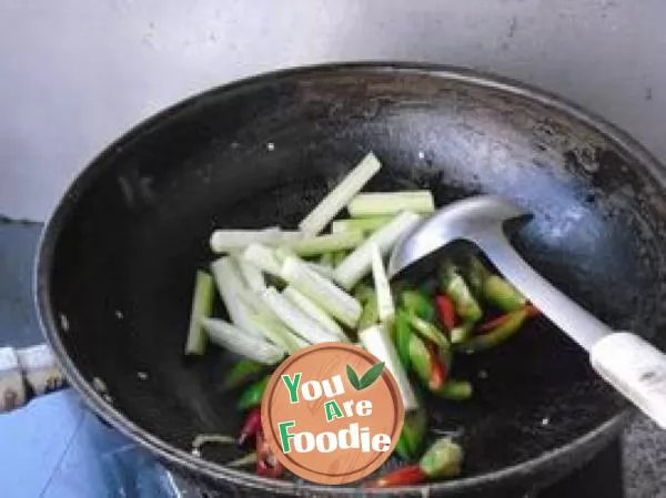 Towel gourd slices with pepper