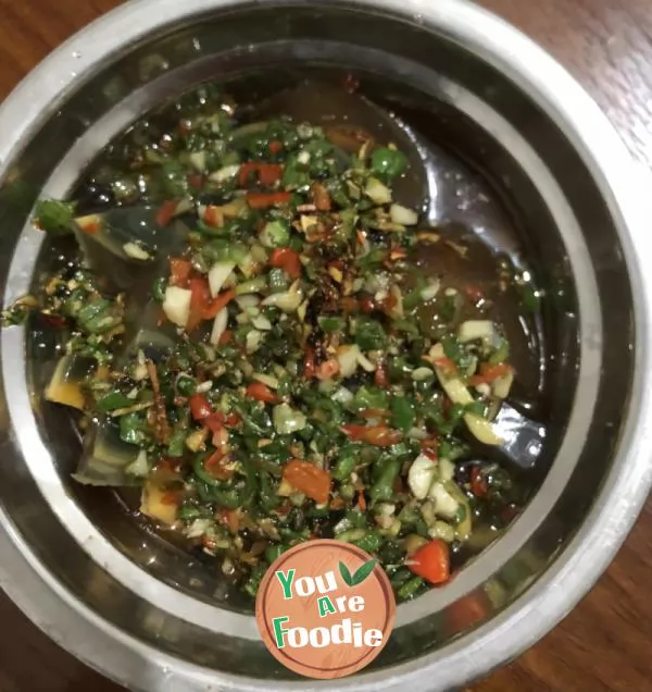 Preserved-egg-with-green-pepper