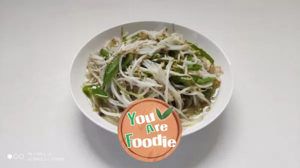 Bean sprouts with green pepper