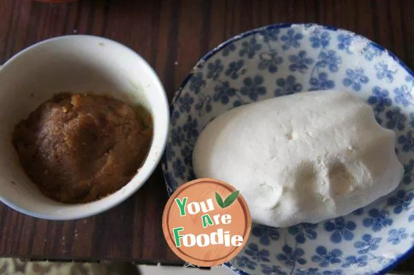 Steamed glutinous rice dumplings