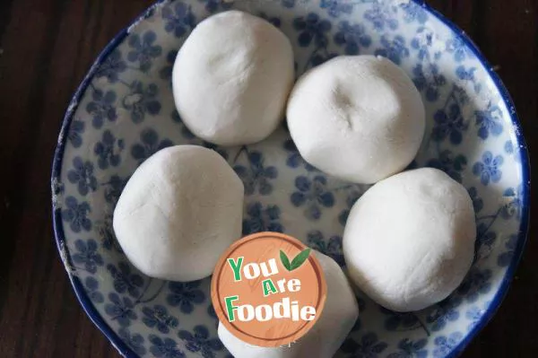 Steamed glutinous rice dumplings