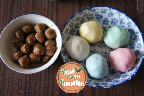 Steamed glutinous rice dumplings