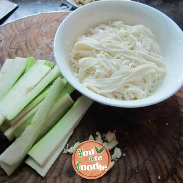 Towel gourd and egg noodles