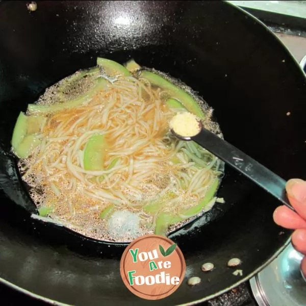 Towel gourd and egg noodles