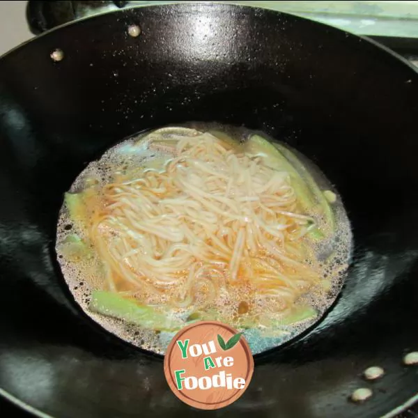 Towel gourd and egg noodles