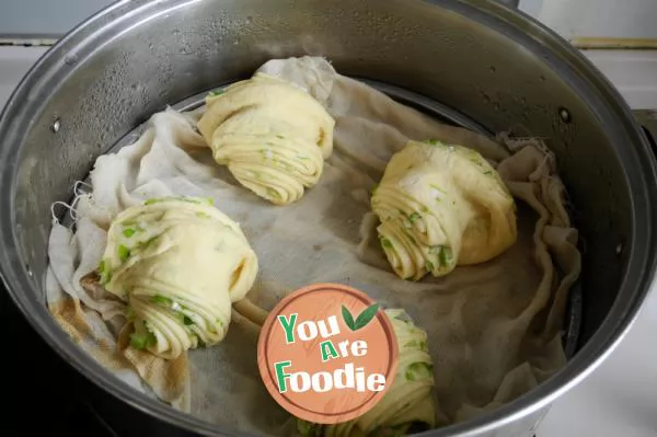 Corn flour and scallion rolls