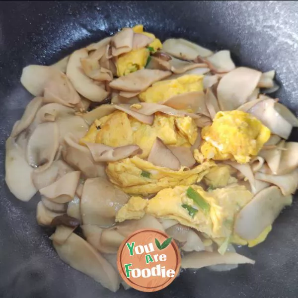 Fried Pleurotus eryngii with eggs