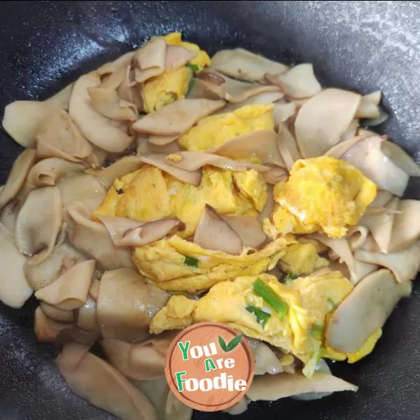 Fried Pleurotus eryngii with eggs