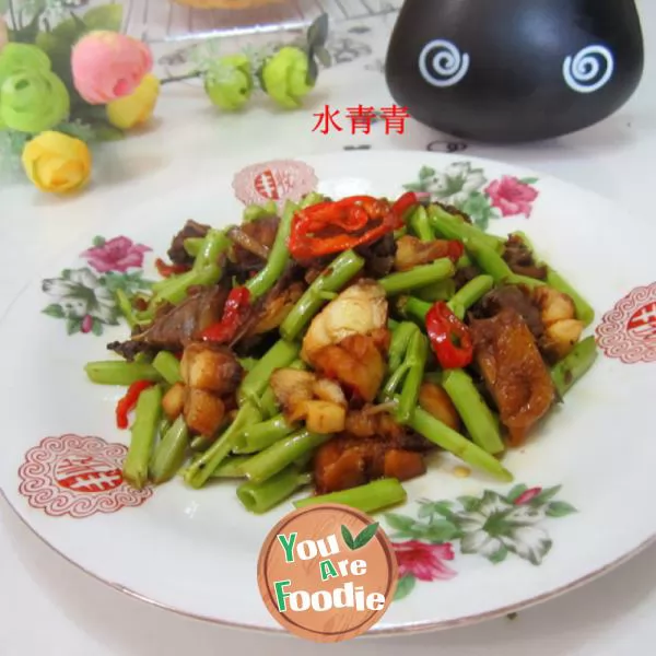 Fried-chicken-with-vegetable-stalks