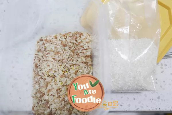 Supplement mushroom meat floss porridge for more than 9 months