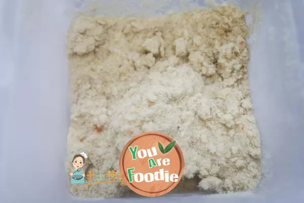 Supplement mushroom meat floss porridge for more than 9 months