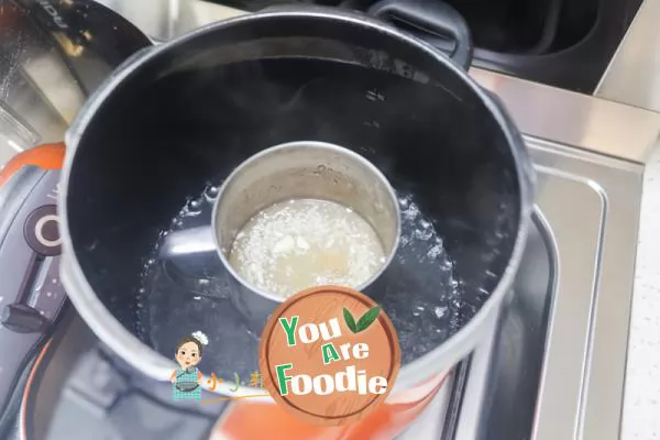 Supplement mushroom meat floss porridge for more than 9 months
