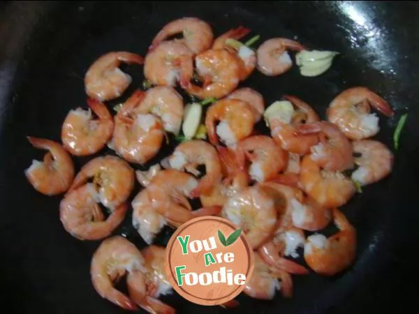 Fried shrimp with sesame oil