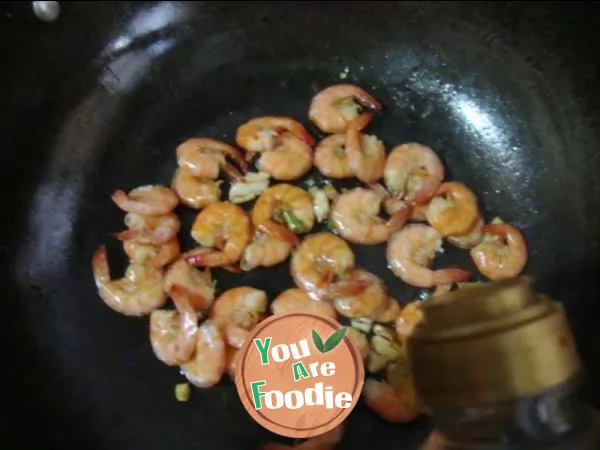 Fried shrimp with sesame oil