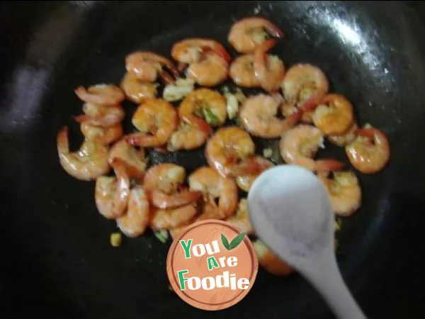 Fried shrimp with sesame oil
