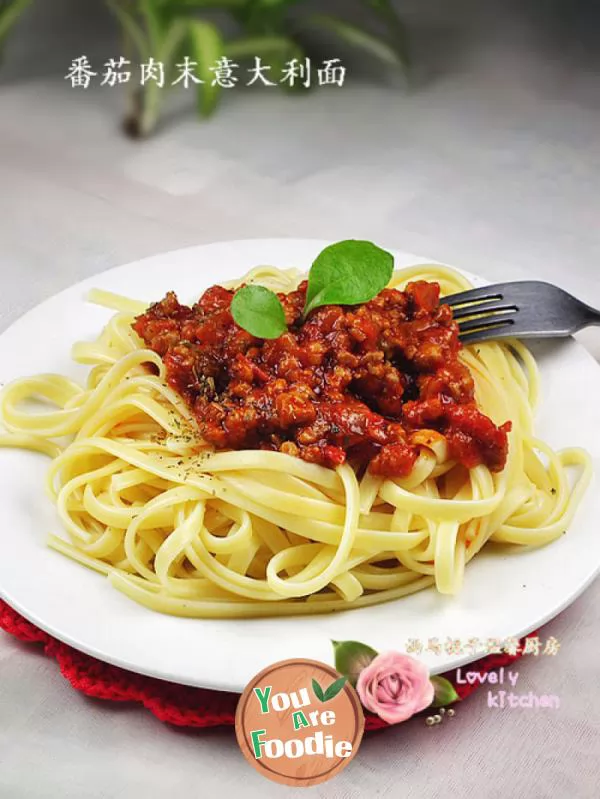 Spaghetti with tomato and minced meat