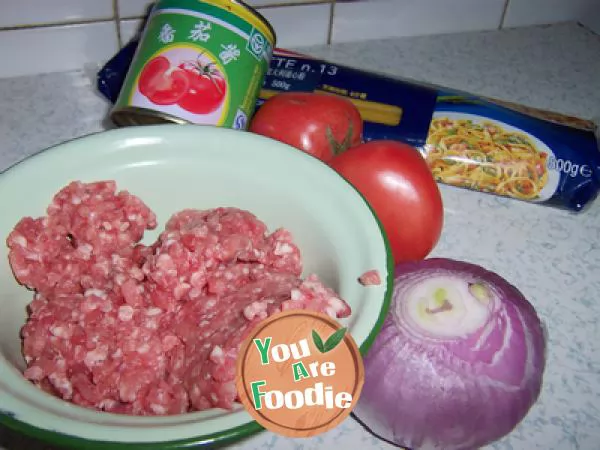 Spaghetti with tomato and minced meat