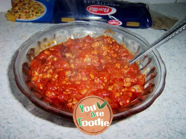 Spaghetti with tomato and minced meat