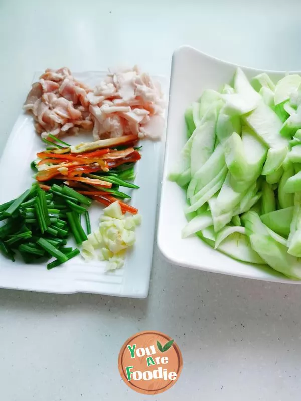 Fried towel gourd with sliced meat