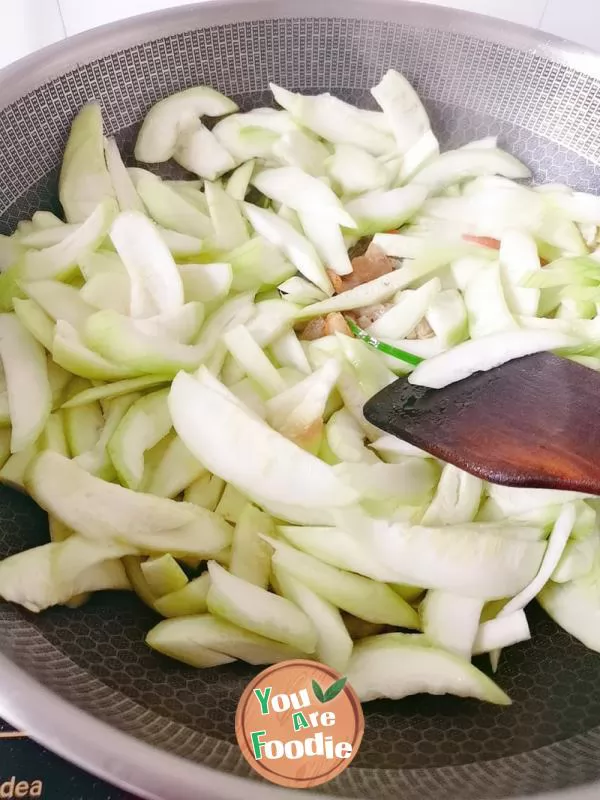Fried towel gourd with sliced meat