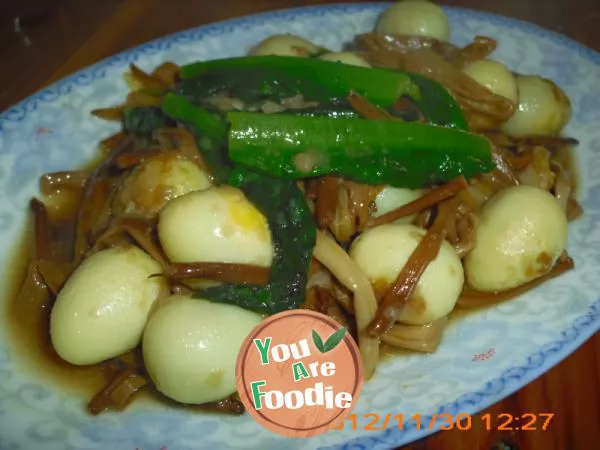 Braised quail eggs with cauliflower