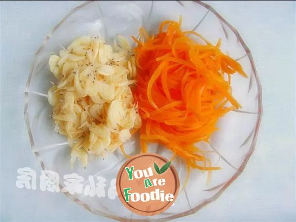 Shrimp skin mixed with bitter Chrysanthemum