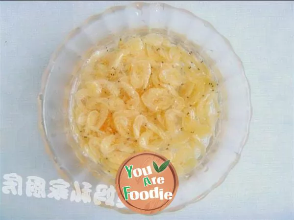 Shrimp skin mixed with bitter Chrysanthemum