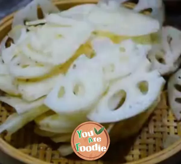 Fried pork with lotus root