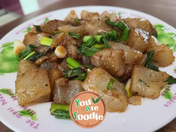 Stir-fried sweet potato jelly with garlic sprouts