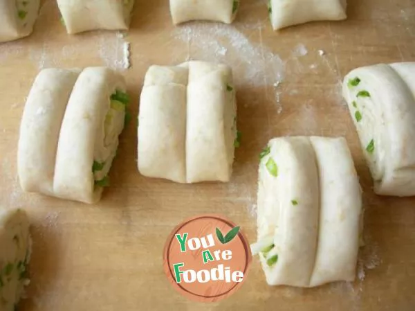 Whole wheat chives rolls
