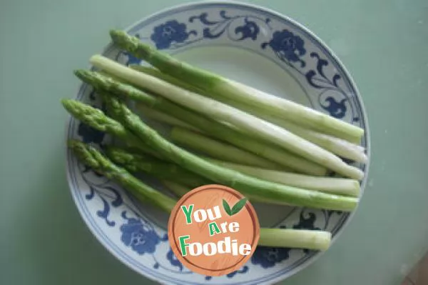 Shredded chicken with asparagus