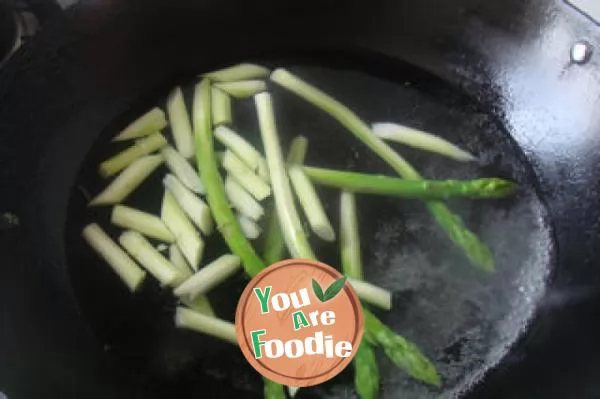 Shredded chicken with asparagus