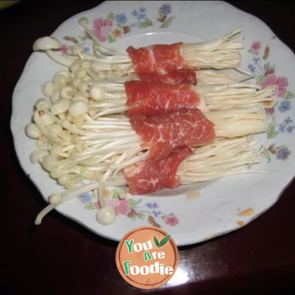 Steamed pork rolls with golden mushrooms