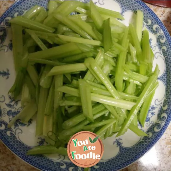Fried celery with dried sausage