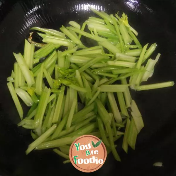 Fried celery with dried sausage