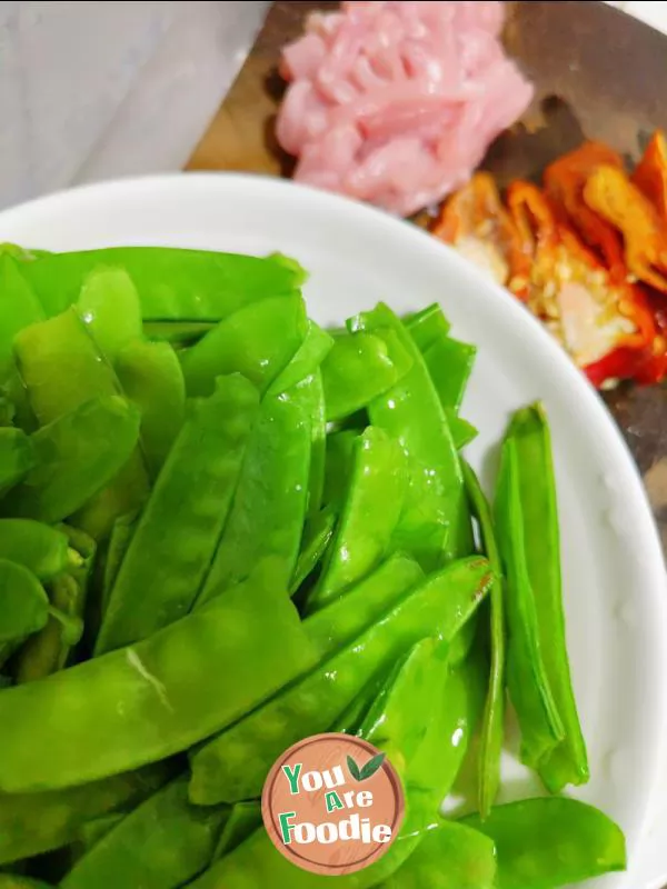 Fried pork with lotus beans