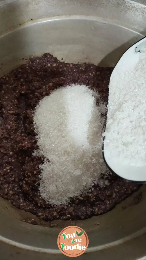 Cantonese bean paste moon cake