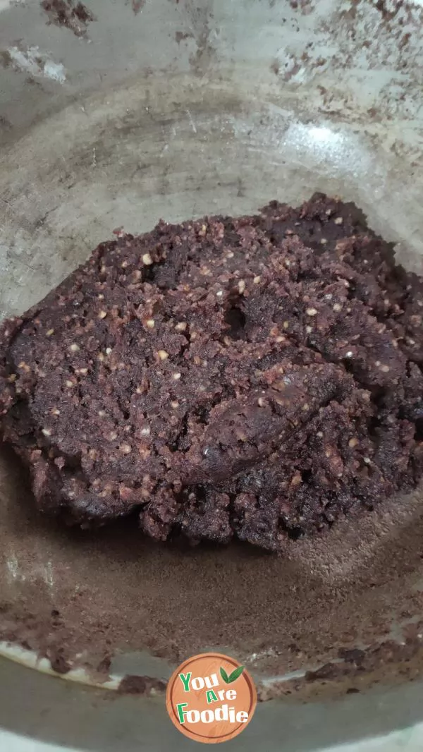 Cantonese bean paste moon cake