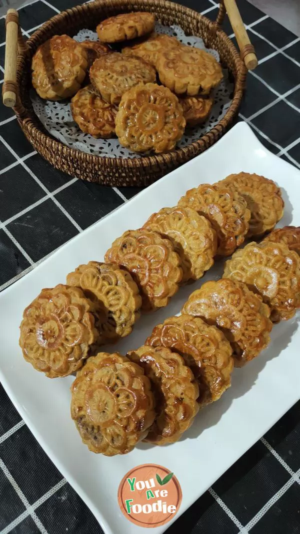 Cantonese bean paste moon cake