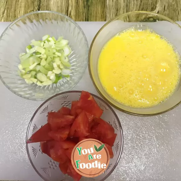fried eggs with tomatoes