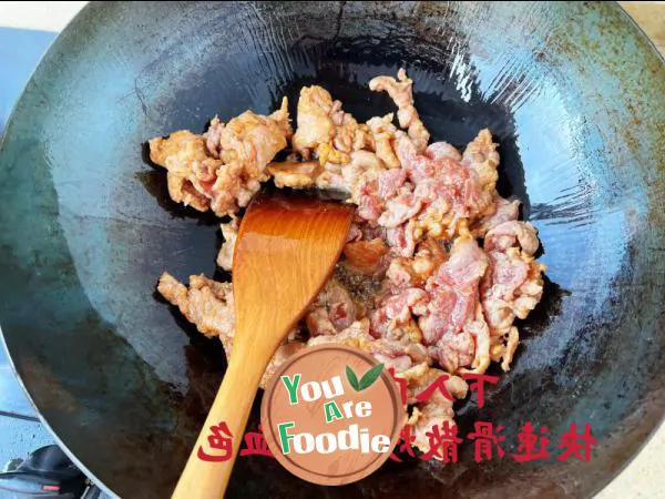 Fried meat slices (stir fry with vegetables)