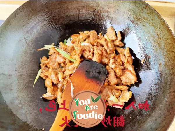 Fried meat slices (stir fry with vegetables)
