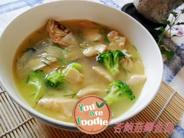 Apricot abalone mushroom crucian carp soup