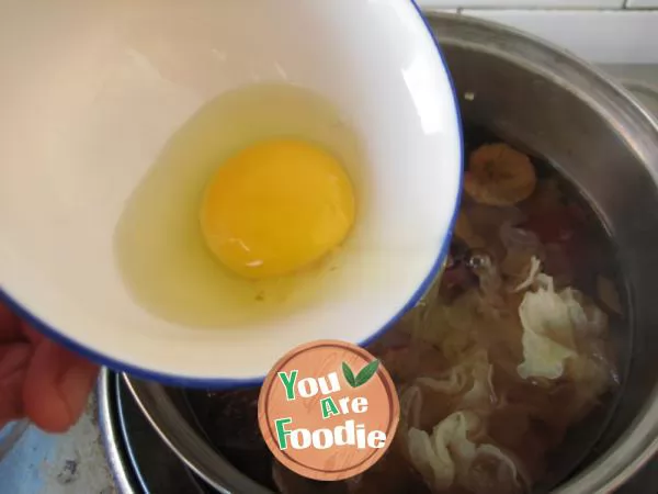 Invigorating blood and skin - jujube and egg sweet soup