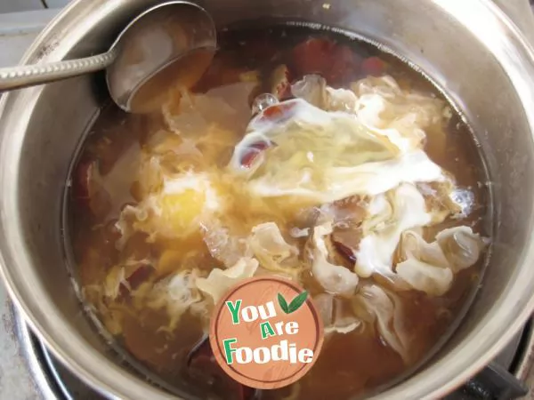 Invigorating blood and skin - jujube and egg sweet soup