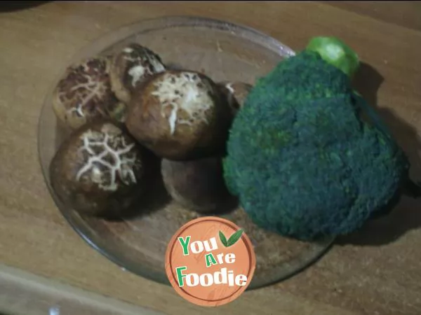 Fried broccoli with mushrooms