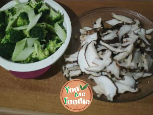 Fried broccoli with mushrooms