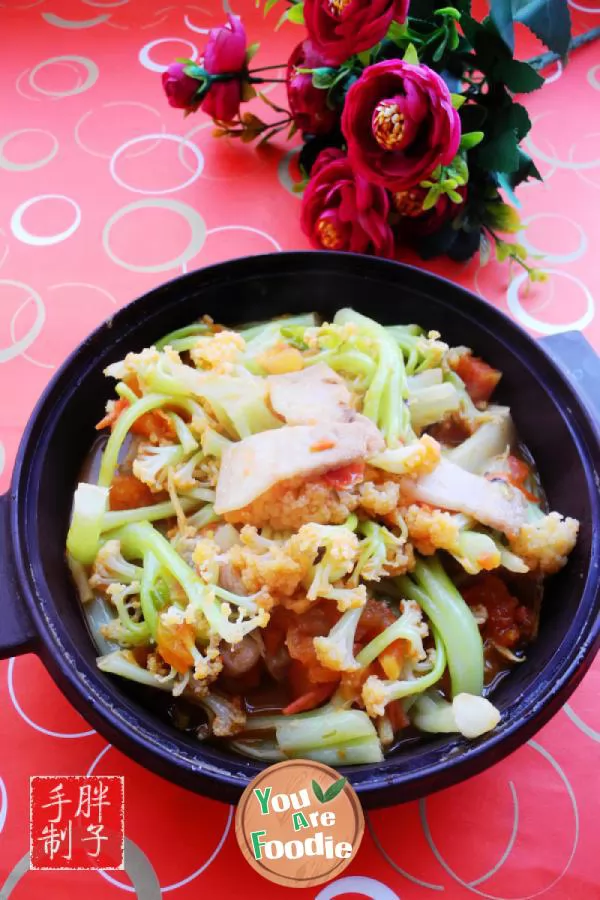 Stewed cauliflower with tomato