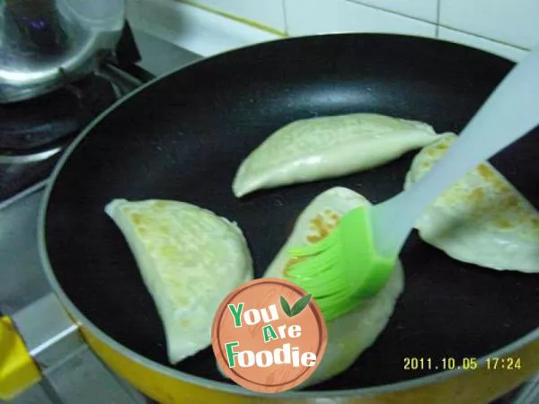 Fried Chinese leek dumplings