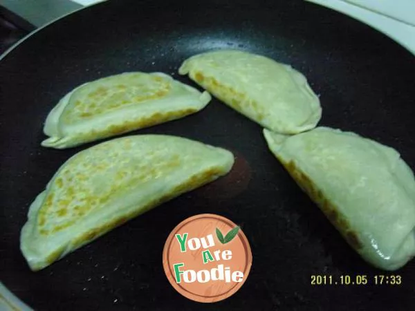 Fried Chinese leek dumplings